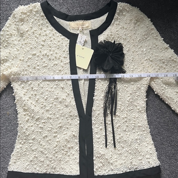 NWT! A’reve cream jacket/sweater. Medium - Picture 9 of 10